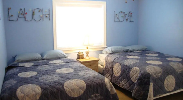 Put-in-Bay Waterfront Condo #206, Забронировать Отель Отели Островов озера Эри с парковкой, Парковка