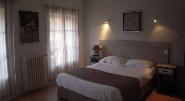 Le Cérétan Hôtel, Rezerwuj Hotel Hotele w Pyrénées-Orientales z parkingiem, Parking
