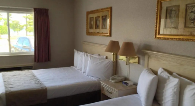 Четырёхместный номер Standard Parkside Inn Bridgeview