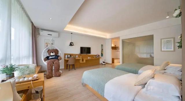 Трёхместный номер Standard с видом на горы Ancient Street No.5 Youth Chic Hotel