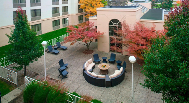 Четырёхместный номер Standard Detroit Metro Airport Marriott