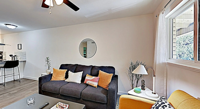 New Listing! Travis Heights Haven Near Trendy Soco 2 Bedroom Condo, Забронировать Дом для отпуска Коттеджи Остина, рядом с Концертный комплекс "Палмер", Коттедж