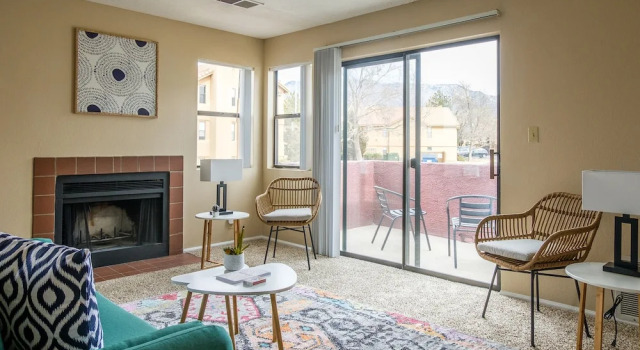 2 BR Apt w/ Pool, Laundry & Wifi by Frontdesk, Reserva ahora Hotel Albuquerque 