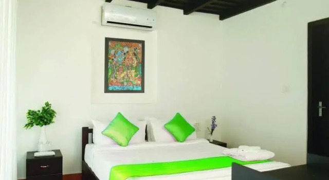 Mayas Beach House - Boutique Serviced Villa