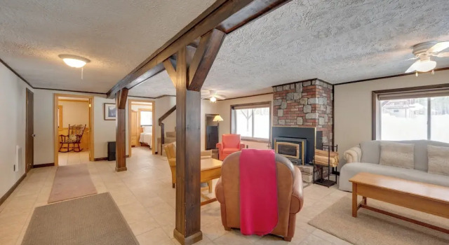 Hike & Ski: Cabin w/ Fireplace in Franconia!, Забронировать Отель Франкония Cannon Mountain