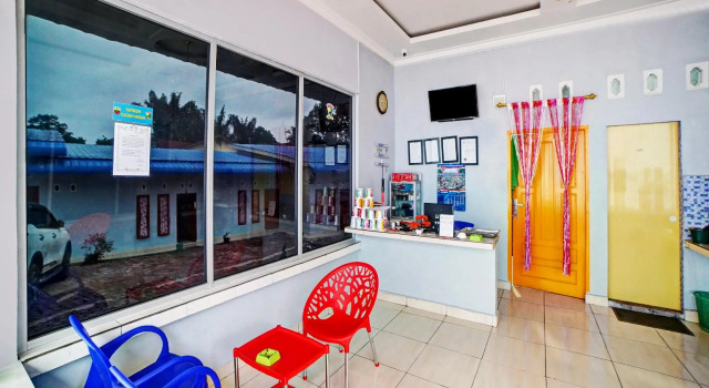 OYO 90509 Nadia Hotel, Rezerwuj Hotel Pematang Siantar Sumatra