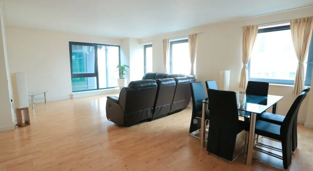 Breathtaking Modern Flat on the Dockside, Sleeps 6