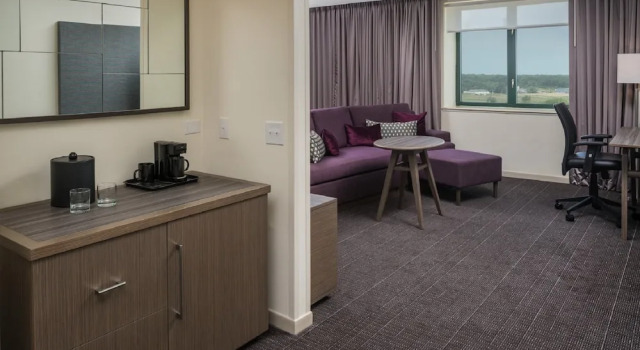 Полулюкс Crowne Plaza Springfield by IHG