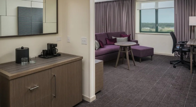 Полулюкс Crowne Plaza Springfield by IHG