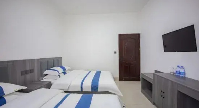 Кровать в общем номере Mengjiao Island Lanjing Homestay (Lianchi Ao Beach Store)