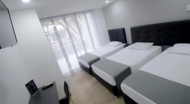 Трёхместный номер Standard с балконом Element Hotel