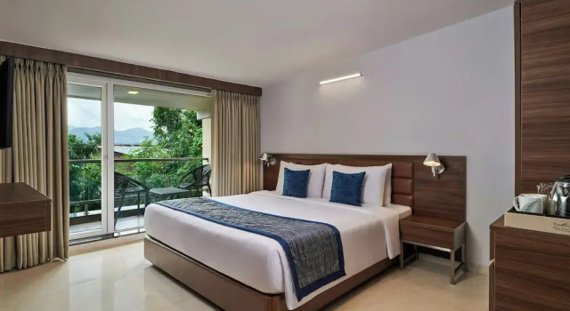 Двухместный люкс с балконом The Fern Sardar Sarovar Resort Ekta Nagar, Series by Marriott
