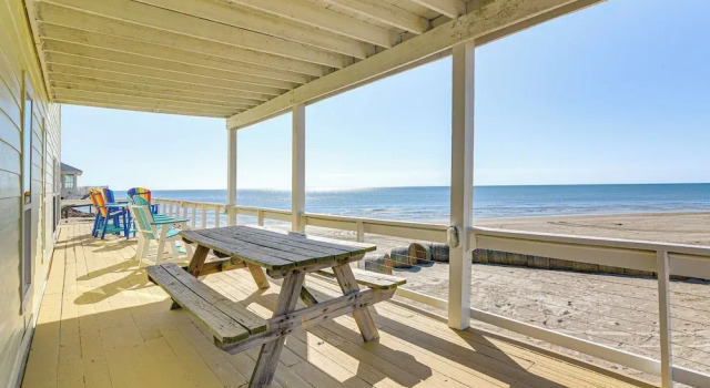 Коттедж Beachfront Home w/ Deck + Views in Freeport!