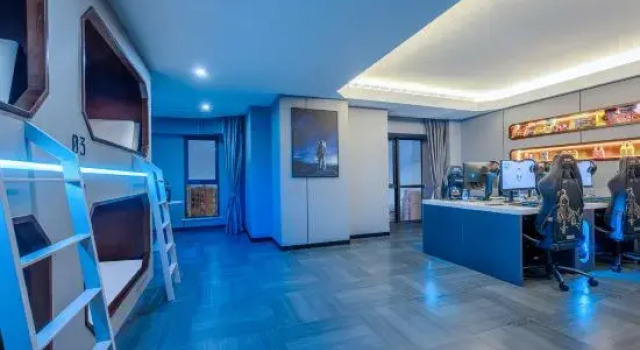 Четырёхместный люкс Heguang ALIENSAPCE E-Sprot Hotel(Xichang Qionghai 17 Degree Wanda Plaza Store)