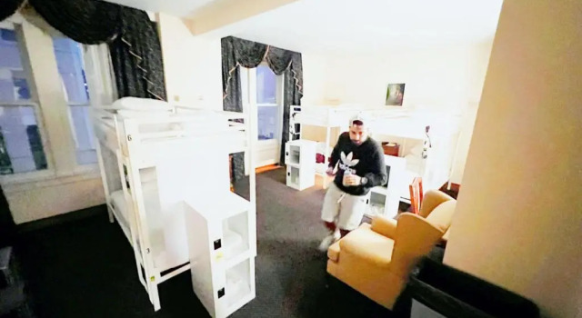 Кровать в общем номере Bposhtels Tampa