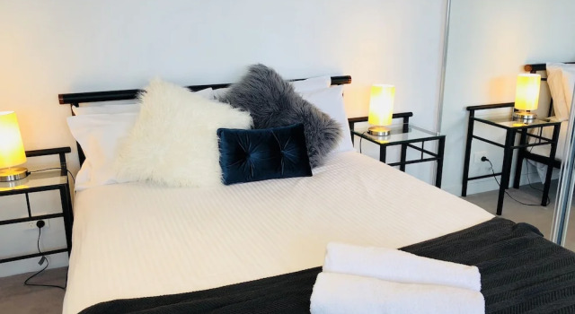 Level 8 Marvelous Apartment with pool access, Забронировать Апартаменты/квартира Апартаменты Мельбурна, рядом с Australian Institute of Management, Апартаменты/квартира