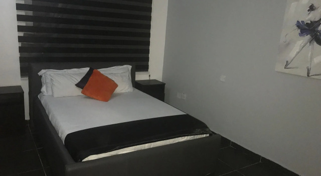 Grand Condo, Reserva ahora Apartamento Hoteles en Eti-Osa con piscina, Piscina