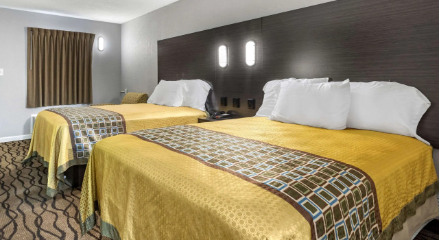 Четырёхместный номер Standard Rodeway Inn Union