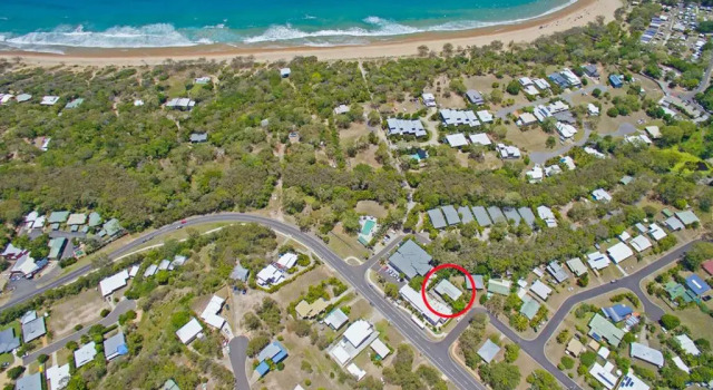 Кровать в общем номере Kitesurf 1770 Beach House Stay and Investment Opportunity