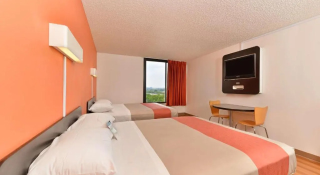 Четырёхместный номер Standard Motel 6-Fort Worth, TX - Downtown East