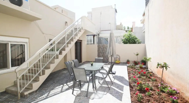 Коттедж с 2 комнатами Amazing house with private backyard