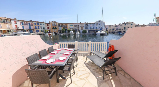 Superb holiday home in Port Grimaud with jetty, Забронировать Отель Порт-Гримо 