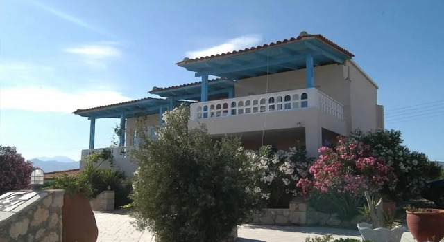 Nicolas Apartments