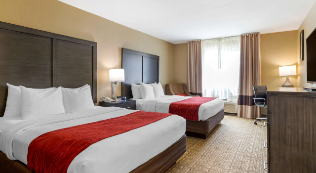 Четырёхместный номер Standard Comfort Inn & Suites Ponca City near Marland Mansion
