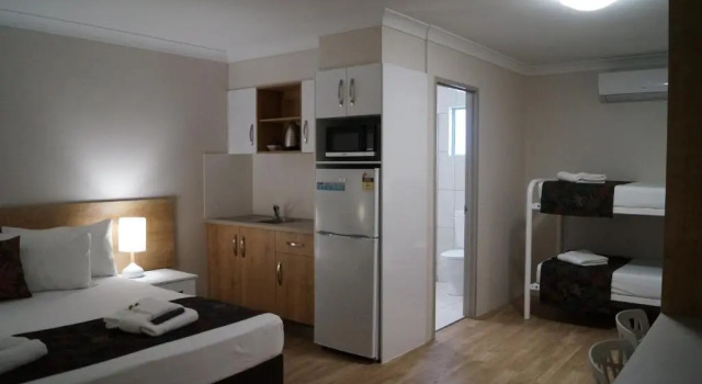 Семейный номер Standard с 2 комнатами Castle Crest Motel