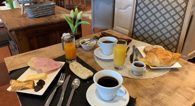 Трёхместный номер Classic Logis Hôtel la Maison Carrée