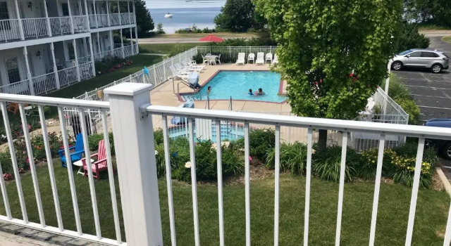 Двухместный номер Deluxe с балконом и с видом на море Bay Breeze Resort