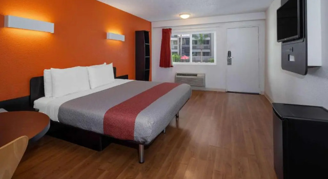 Двухместный номер Motel 6-Anaheim, CA - Maingate