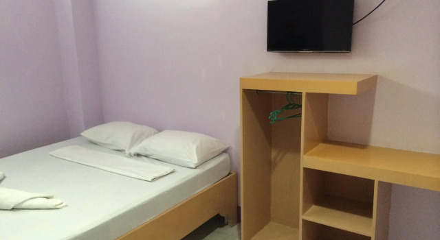 Velez Pensionne House, Rezervasyon Otel Bais Negros Oriental