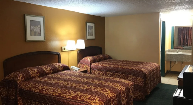 Четырёхместный номер Standard Travel Inn Weatherford
