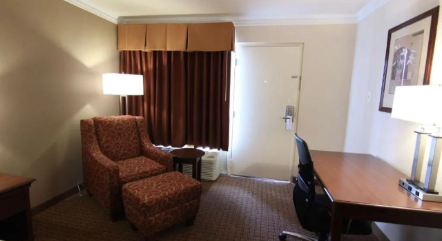 Номер Standard Best Western Canton Inn