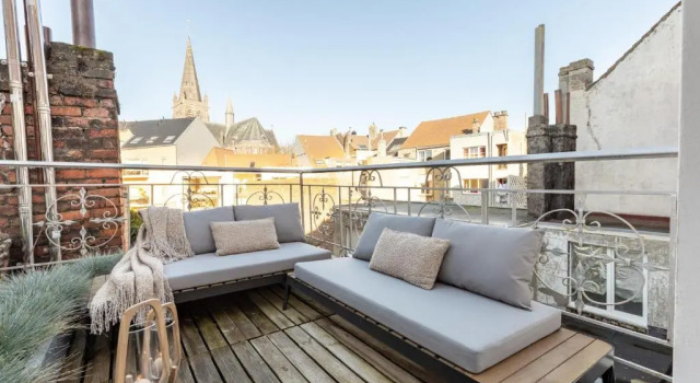 Unique Triplex flat in beautifully renovated mansion