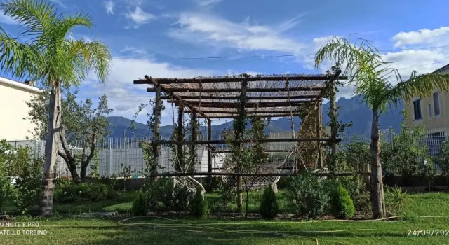 Апартаменты La Villa degli Dei - Parcheggio Privato, Aria Condizionata, Smart TV con Netflix, Giardino con Divanetti, Amaca e Altalena, Navetta per Aereoporto, Treno, Spiaggia
