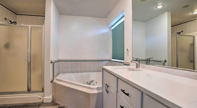Коттедж Manson Villa w/ Hot Tub ~ 1 Mi to Wineries