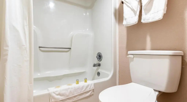 Четырёхместный номер Standard Sundial Inn