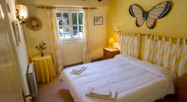 Can Suavet Dos - a great 3 bedroom villa with AC and private pool 15 mins walk to supermarket