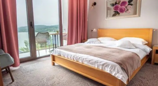 Hotel Roser House Boutique - pe malul lacului Colibita, Réserver Hôtel-boutique Colibiţa 