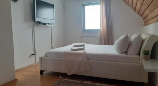Коттедж с балконом и с красивым видом из окна Holiday home Vila Bjelašnica