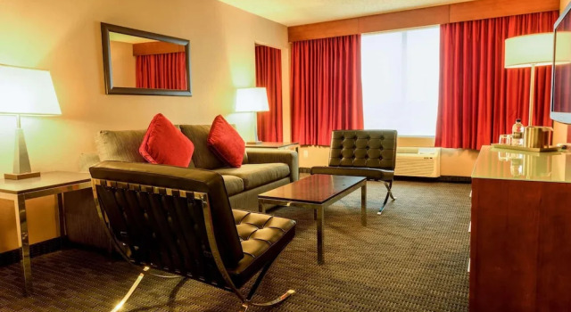 Люкс c 1 комнатой Radisson Hotel & Suites Fort McMurray