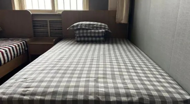Кровать в общем номере (мужской номер) Tianjin Shilu Boutique Apartment