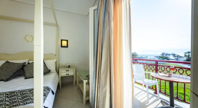 Полулюкс с видом на море Aegean Palace