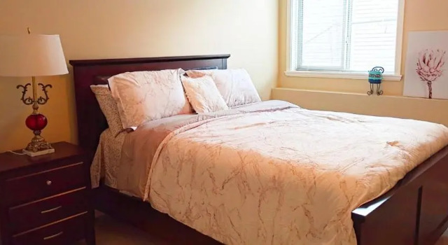 2 bedroom lake/Mountain view near Shannon Lake golf and park, Buchen Sie Hotel West Kelowna 