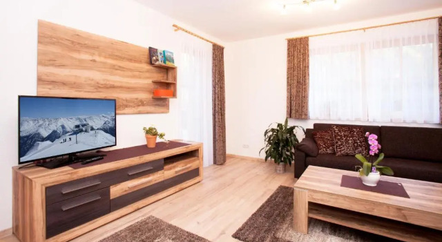 Alp Chalet Appartement, Rezerwuj Chalet Hotele w Tyrol z parkingiem, Parking