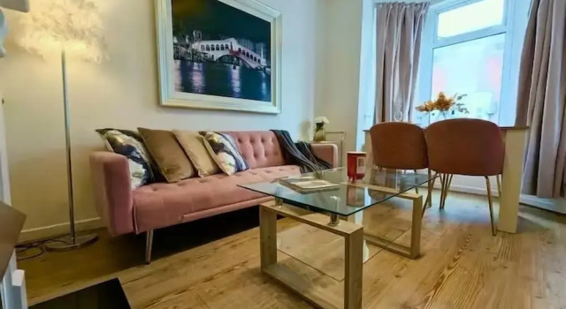 Коттедж Central 3BR Home with Hot Tub Sleeps 10