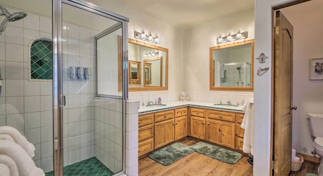 Коттедж Luxe Lake Arrowhead Home w/ Deck, 3 Mi to Village