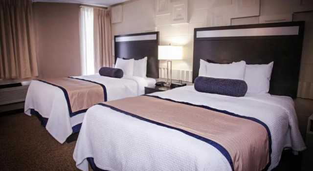 Четырёхместный номер Standard The Landmark Hotel